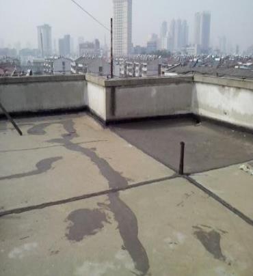 湛江市漏水维修 楼顶漏水是什么原因，楼顶漏水维修方法是什么?